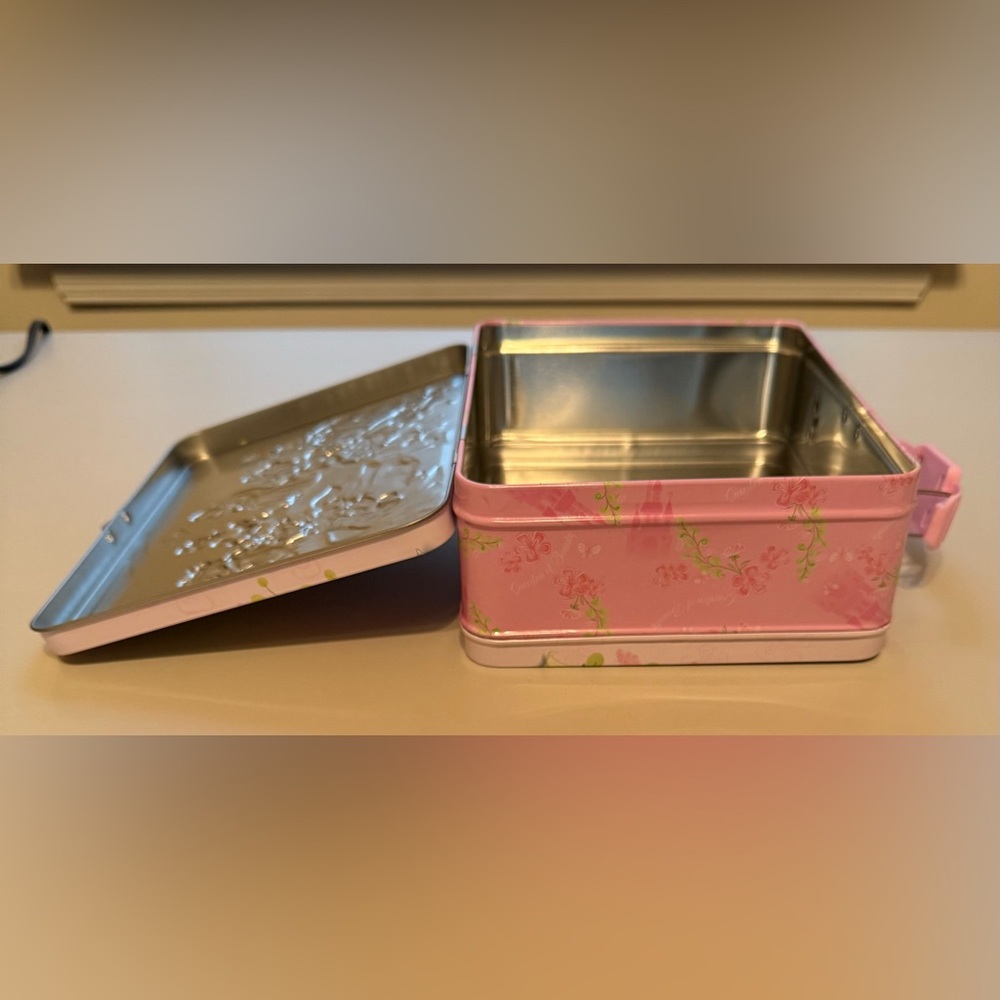 Tin Box Co. “Disney Princess Lunch Box” 2013 - Picture 10 of 14